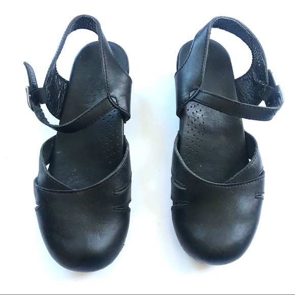 Dansko Shoes - Dansko Women’s closed toe sandals size 39 leather